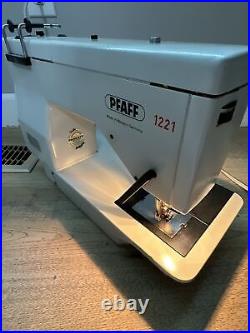 PFAFF 1221 SEWING MACHINE DUAL FEED GERMAN MADE with PEDAL METAL CLEAN UNIT GREAT